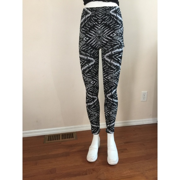 eye candy Pants - NWT! Eye Candy JR Plus Leggings Black & White